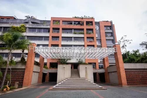 Vendo Hermoso Y Elegante Apartamento De 220 Mts2, Muy Bien Distribuido, Con Ascensor Privado, Y Pisos De Madera...lomas De La Lagunita !!!! Zona Muy Tranquila Y Privilegiada! Lo