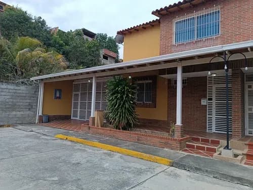 Bonita, Cómoda Y Amplia Casa En Villa Avila!!