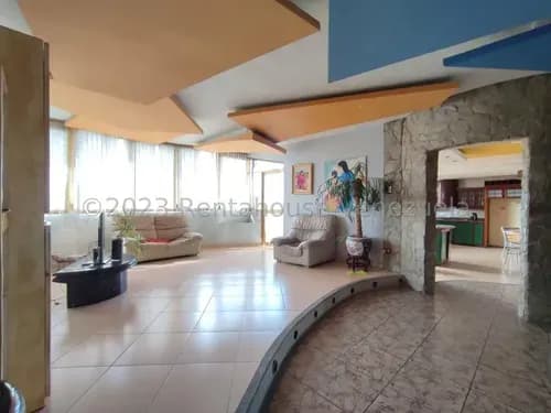 Apartamento En Venta En Av Loreto La Victoria Aragua 24-9883 Irrr