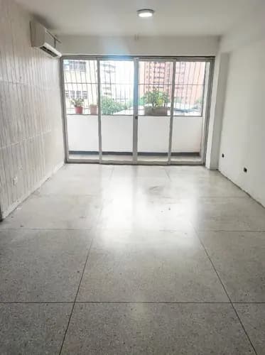 Alquiler De Local U Oficina, La Florida. Caracas