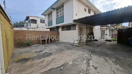 %% Maria Elena Oropeza %% Ofrece Excelente Oportunidad De Inversión / Casa 363 M2/ Uso Residencial O Comercial/ Ideal Proyecto De Remodelación Y Modernización / En Parroquia Concepción, Lara#26-19676/