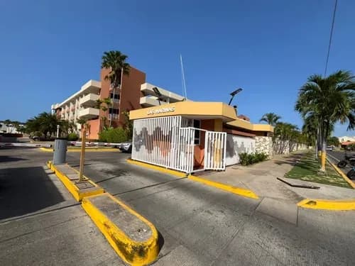 Remax Lider Vende Apartamento Con Muelle En Lecheria Vista Al Mar- Doris R