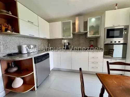 Tg Apartamento En Venta En Los Samanes, Espacios Confortables, Clima Fresco , En Calle Cerrada 26-19432