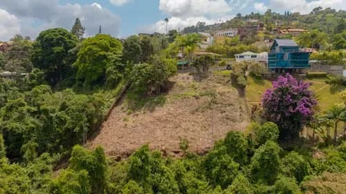 En Venta Espectacular Terreno En Esquina, Terraceado, Increíble Vista, Proyecto Aprobado, En Calle Ciega De Solo 7 Casas En La Lagunita Country Club.
