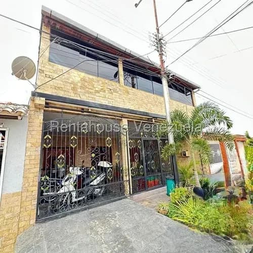 Acogedora Casa En Venta En La Urb, Los Samanes #26-16908 Rm