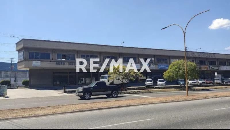 Local Comercial # 32 en Alquiler C.C. Mycra av. Michelena