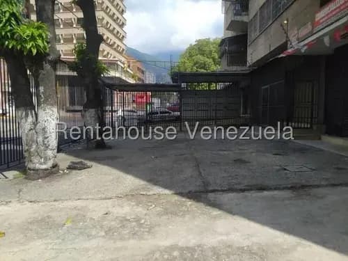 Comodo Tocal Muy Bien Ubicado En Los Dos Caminos Av. Romulo Gallegos 26-14991 Mvg