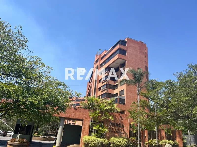 PH REMODELADO DE 3 NIVELES CON VISTA AL AVILA
