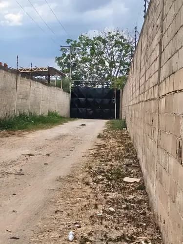Mariana Vende Terreno En Zona Industrial Paraparal Los Guayos Valencia Luis Leal.