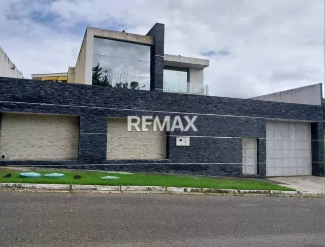 Venta Casa Quinta Obra Gris Urb Guaracarima La Victoria Estado Aragua
