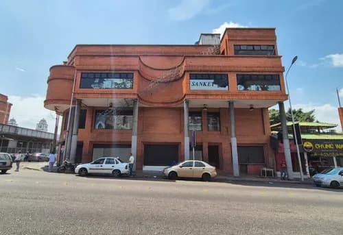 Xv, En Venta Ahora Remodelado... Excelente Propiedad Comercial Esquinera Ubicada En La 5ta. Avenida Esquina Calle 5