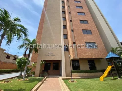 Apartamento En Alquiler En Sector Bellas Artes Con Planta Eléctrica Y Pozo De Agua. Em