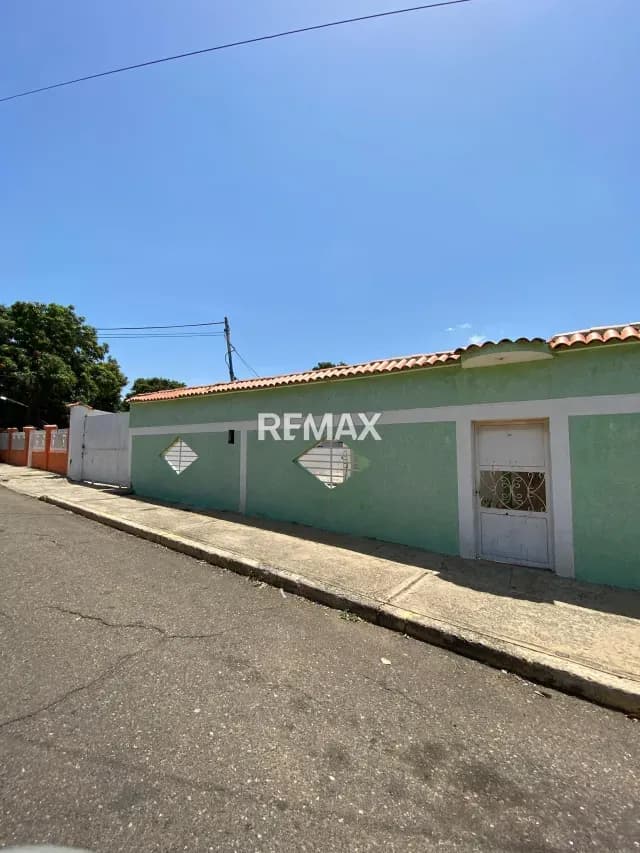 Casa con Galpón en Manzanillo