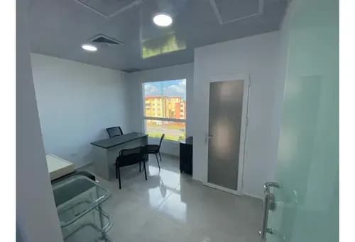 En Alquiler Moderno Consultorio Médico En Centro Profesional Victoria