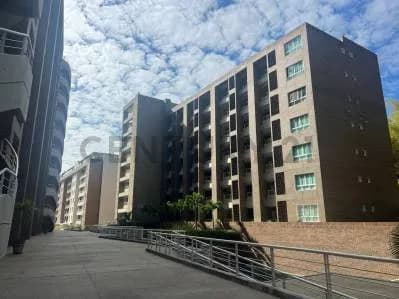 Alquiler de Hermoso Apartamento Semiamoblado en Escampadero con 3 habitaciones