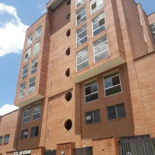 Veracasa Inmobiliaria Vende Local En Centro Empresarial Las Acacias Valencia L/firma Ca-1