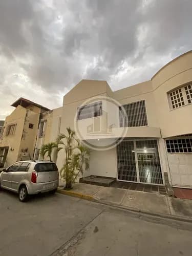 Se Vende Fabuloso Townhouse En Urbanismo Privado En La Morita I, Urb Villas Tropicales. 013jsc