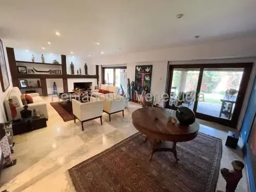 Casa En Venta En La Lagunita Country Club Remodelada En Calle Cerrada Con Vigilancia, Terraza Techada Y Amplio Jardín Privado.