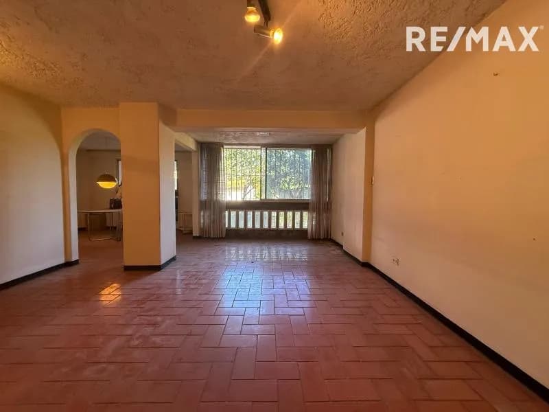 Venta de apartamento para remodelar en Santa Paula, 157M2