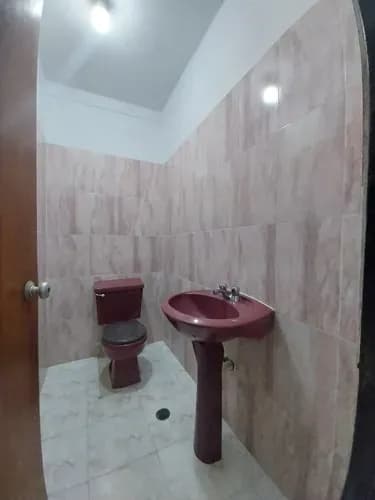 Charlotte Ofrece Local En Urb. Michelena Calle 93 Casa 86-35, Entre Calle Silva Y Av Lara Lgl-003