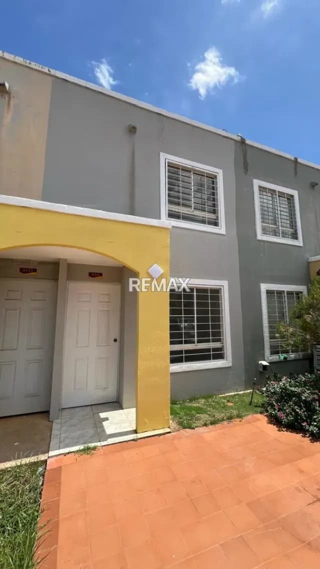 Townhouse en Caminos de la Lagunita