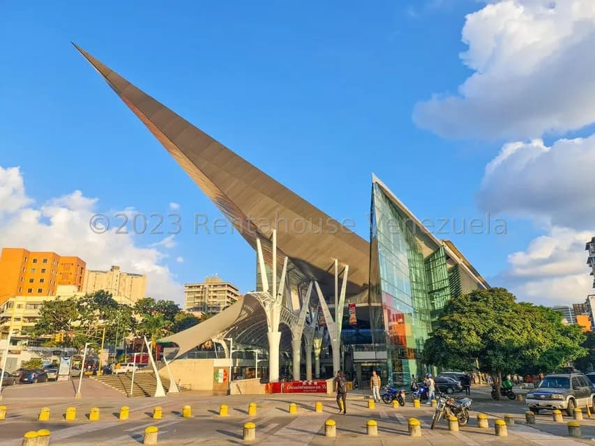 Comercial (Local Comercial) en Alquiler en Los Dos Caminos, Distrito Metropolitano