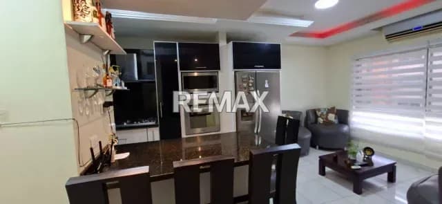 Apartamento en venta en Res. Valles del Nogal, Equipado y Amoblado 58mtrs.