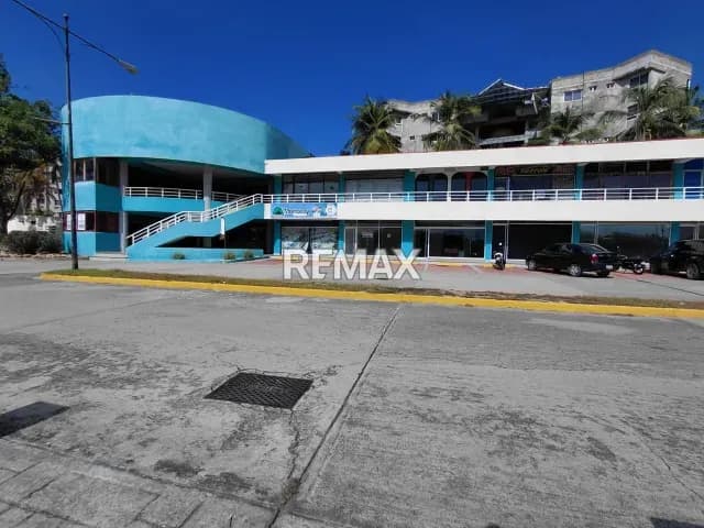 VENDE: LOCAL COMERCIAL EN EL C.C CARIBBEAN DE 93MT2. TUCACAS