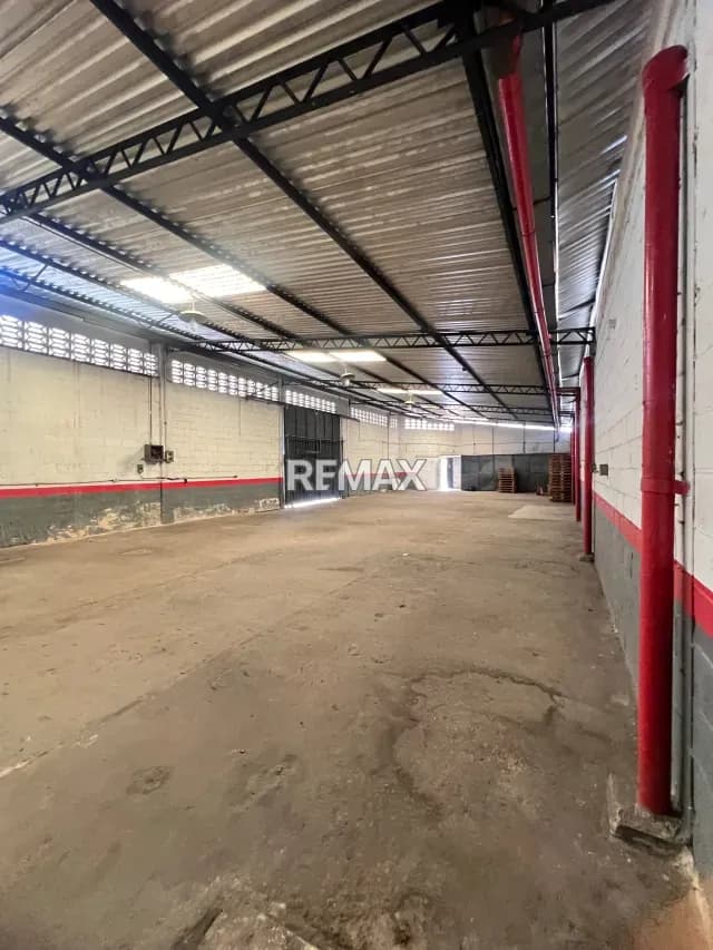 300m2 Galpón en Alquiler San Miguel