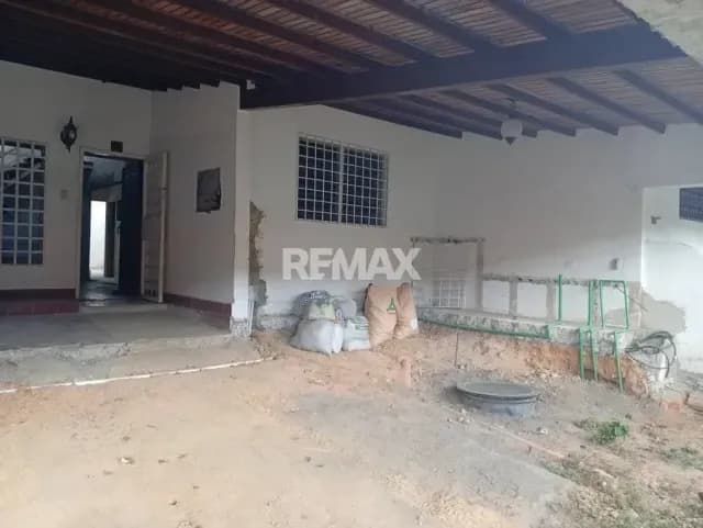 ¿QUIERES INVERTIR? te ofrece casa en proceso de remodelación, ubicada en zona privilegiada del este de Barquisimeto:
