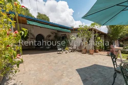 Casa En Venta En Los Campitos Caracas 5000 Metros Terreno Jardin Piscina Angela Tochon