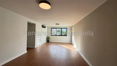 En Venta Impecable Apartamento Remodelado Con Vista Al Ávila En Macaracuay. Cod. 26-20982. Ls