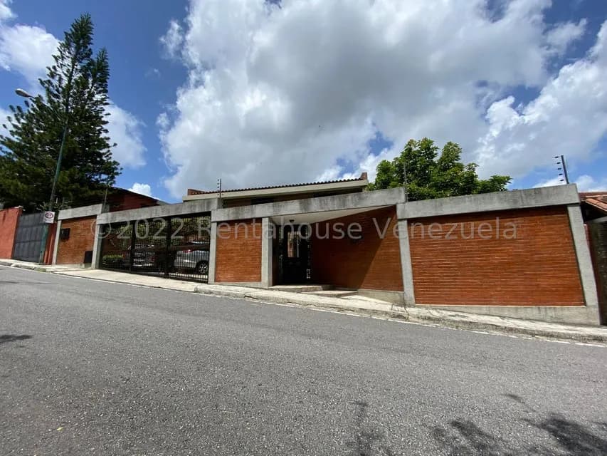 Casa (Multipes Niveles) en Venta en Prados del Este, Distrito Metropolitano