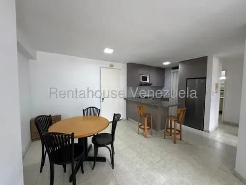Apartamento En Alquiler En Sabana Grande Remodelado Y Amoblado / Rf