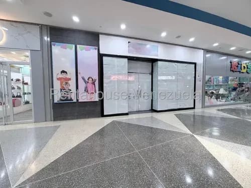 Amplio Local Comercial En Alquiler En C.c. Sambil Paraguana, Punto Fijo # 26-21220
