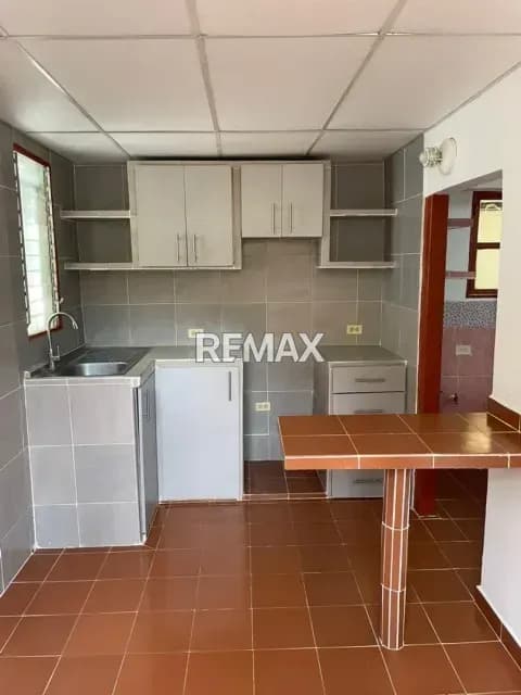 En Alquiler Bello Apartamento tipo Estudio Sector el Cucharito, Quinta la Esmeralda