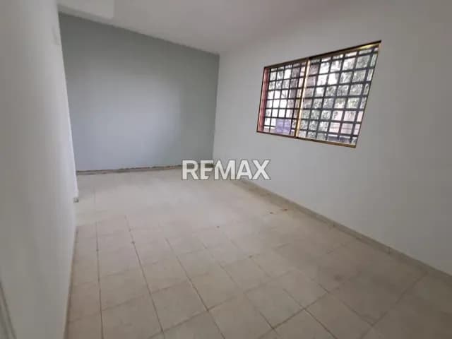 En Alquiler Oficina 35 m2 en Calle Bomboná a 30 m de la Av Bicentenario, Centro, Maturín, Monagas