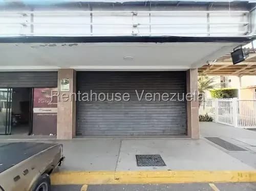 Daniela Linarez Vende Local Comercial De 100 M2, 2 Baños, Pisos De Porcelanato, Puertas De Vidrio Y Santamarias Al Oeste De Barquisimeto
