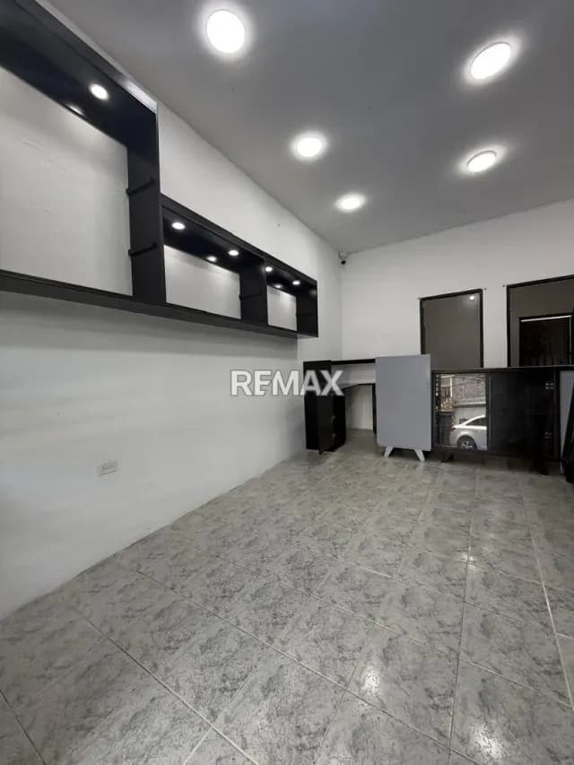 LOCAL COMERCIAL AV PRINCIPAL BARRIO LIBERTADOR