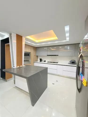 En Venta Townhouse A.v Costanera Nueva Barcelona. Rosa Maria Evergreen
