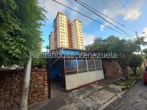 Rentahouse Lara Vende Casa En El Pedregal Con Tanque. 4 Hab / 3 Baños. Ideal Para Remodelar.
