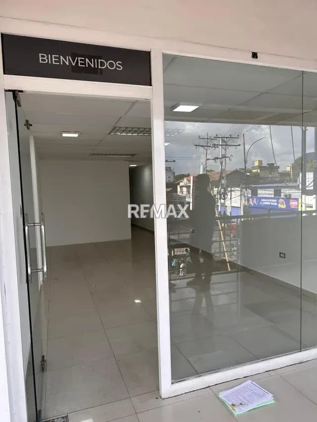 VENDO LOCAL COMERCIAL MILENIUM PISO 1