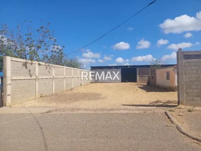 Se Vende Galpon en Los Taques, sector Cerro Norte
