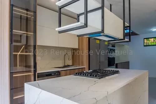 Estupendo Townhouse En Venta En La Union Completamente Remodelado Con Materiales De Calidad Gi