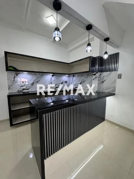 SE ALQUILA APARTAMENTO EN LA AV CUATRICENTENARIA