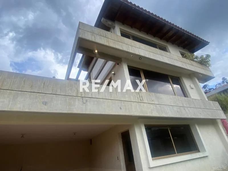CASA EN VENTA LOS NARANJOS 431M2