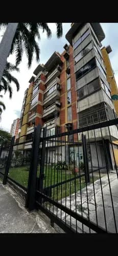 En Alquiler Apartamento En La Soledad Edificio Oram 3 Habitaciones Amoblado