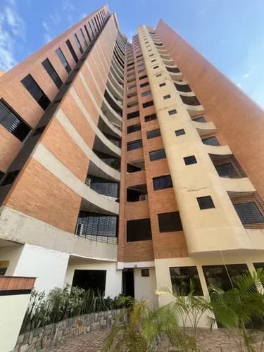 Vendo Comodo Y Lindo Apartamento Ubicado En Una De Las Mejores Zonas De Valencia (cr)