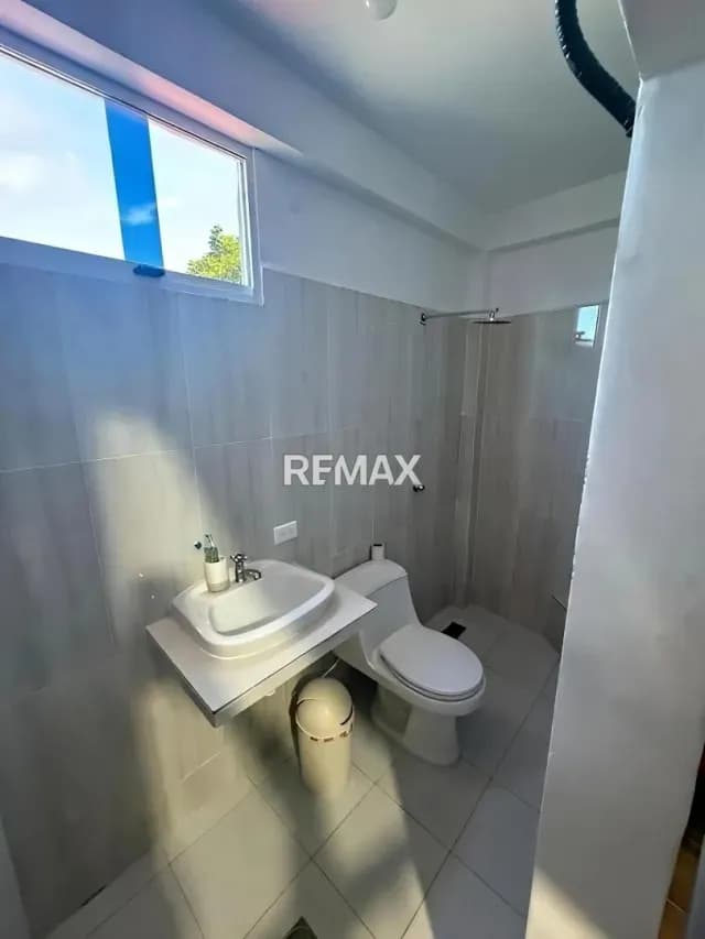 Venta de Casa de 3 pisos *Ubicada* En Barrio Nuevo La Fría. Edo. Táchira.