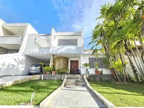 Naudy Escalona & Maribel Morillo Asesores Inmobiliarios De Rentahouse Venden Exclusiva Casa En Zona Este De Barquisimeto 25-5563 Lara
